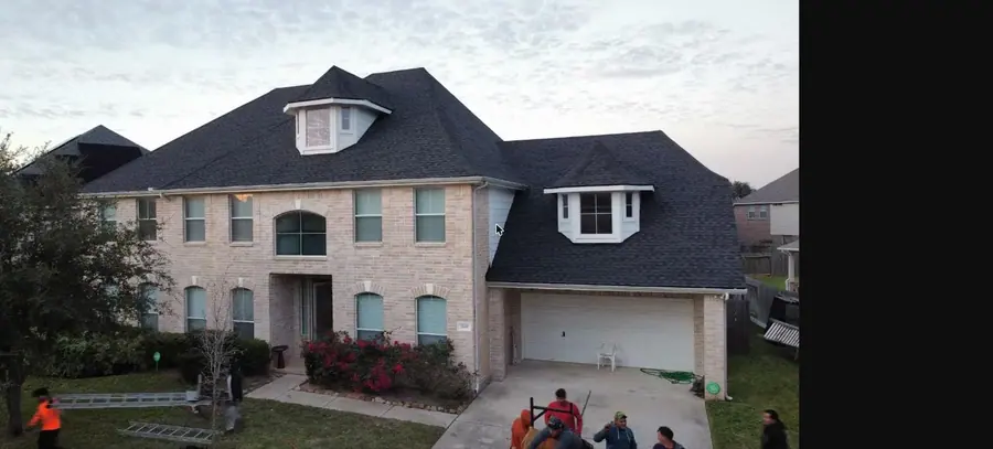 Casa mejorada con Stilo Roofing & Construction en el área de Houston